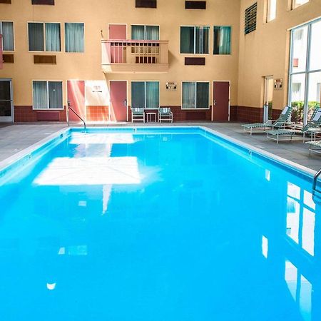 คลาเรียน โฮเทล แอนด์ คอนเฟอเรนซ์ เซนเตอร์ กรีลีย์ ดาวน์ทาวน์ Hotel ภายนอก รูปภาพ