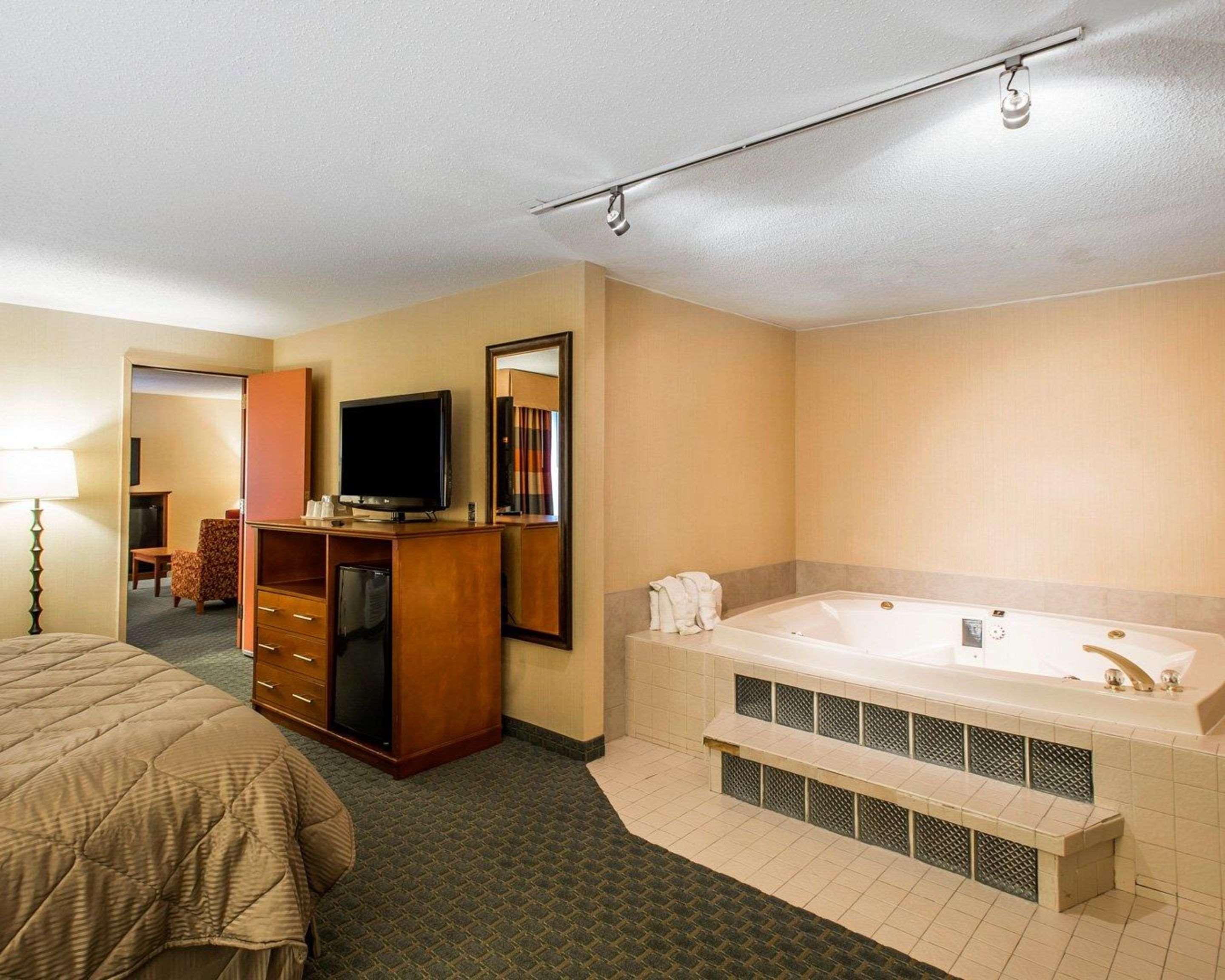 คลาเรียน โฮเทล แอนด์ คอนเฟอเรนซ์ เซนเตอร์ กรีลีย์ ดาวน์ทาวน์ Hotel ภายนอก รูปภาพ