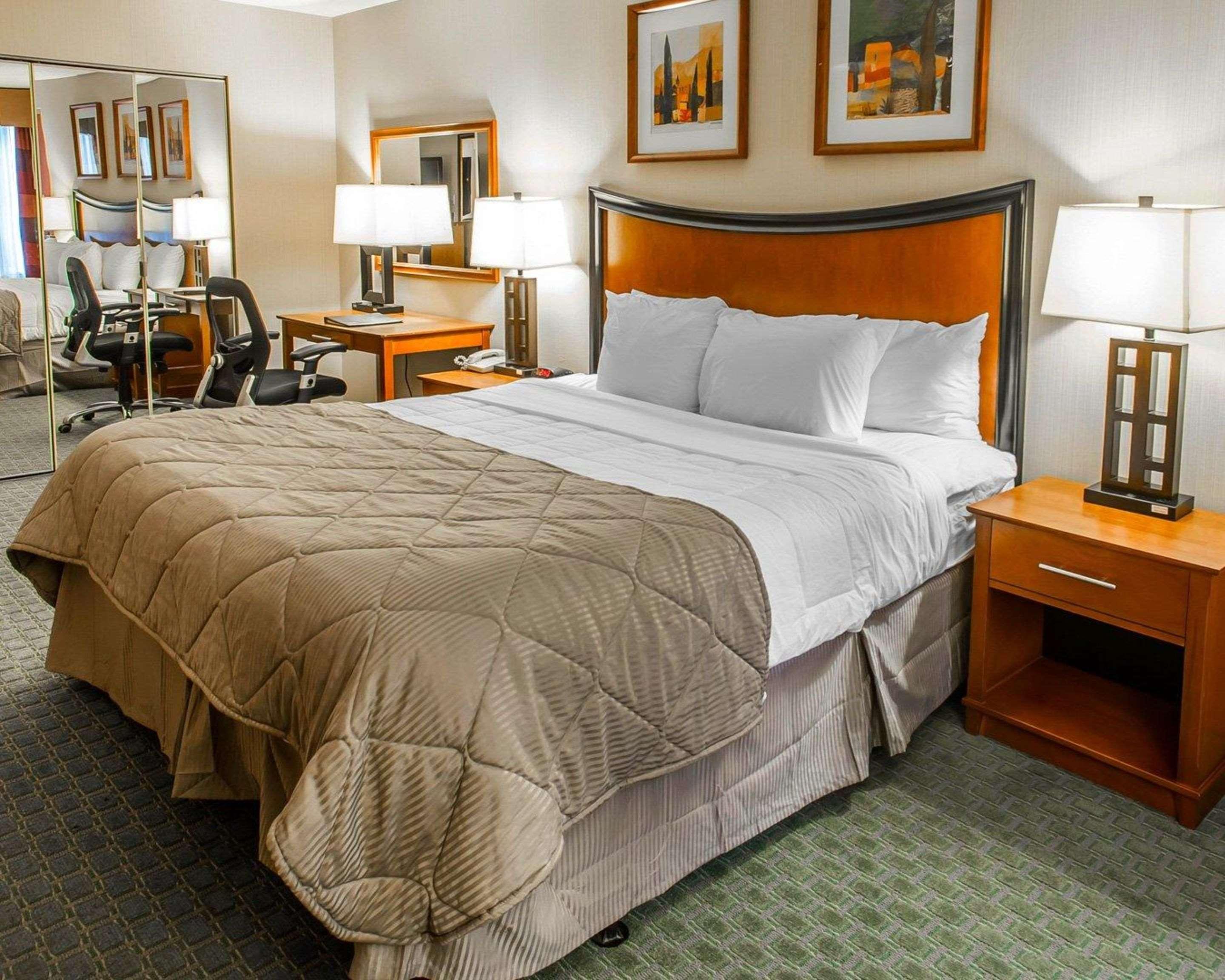 คลาเรียน โฮเทล แอนด์ คอนเฟอเรนซ์ เซนเตอร์ กรีลีย์ ดาวน์ทาวน์ Hotel ภายนอก รูปภาพ