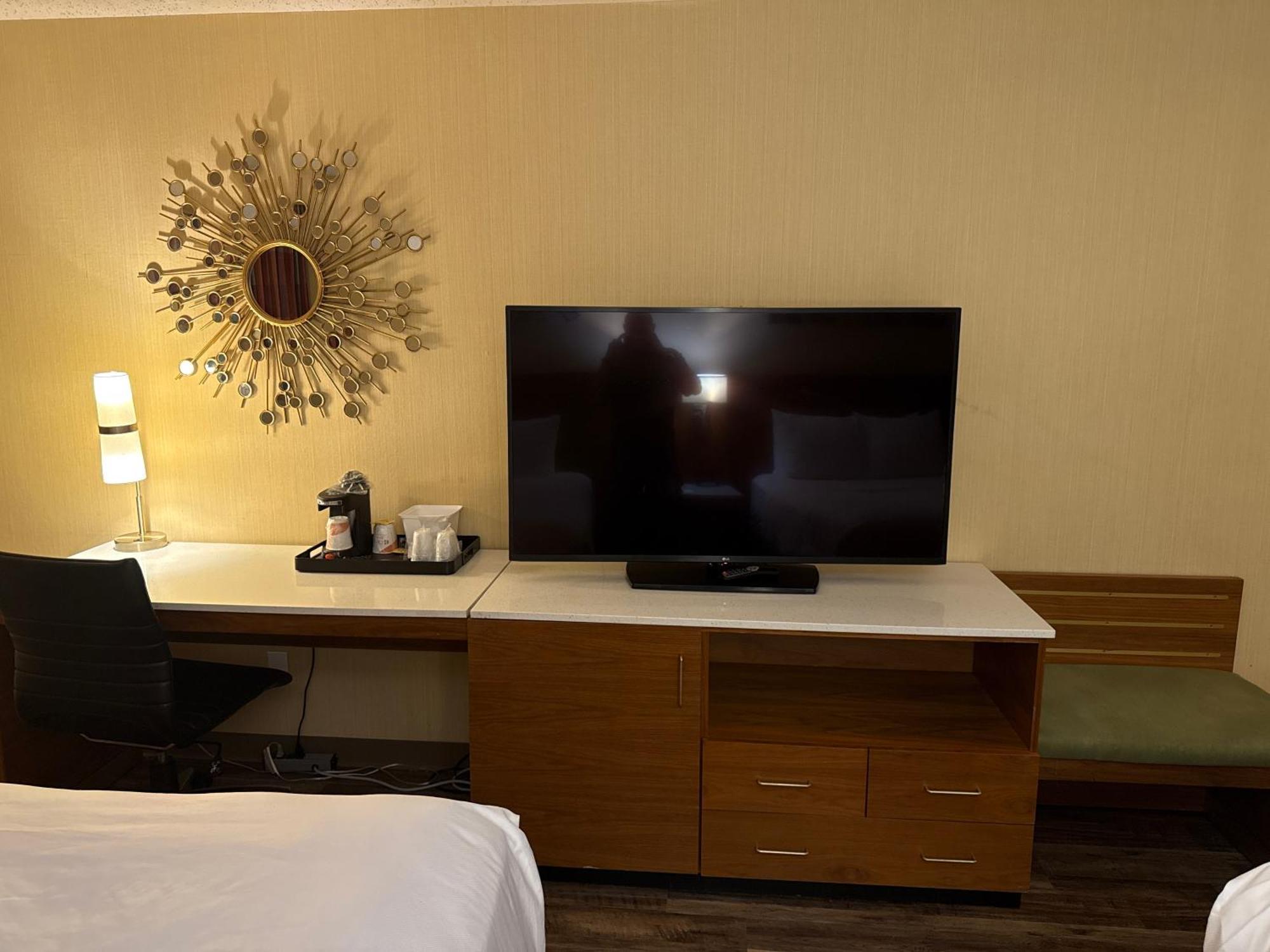 คลาเรียน โฮเทล แอนด์ คอนเฟอเรนซ์ เซนเตอร์ กรีลีย์ ดาวน์ทาวน์ Hotel ภายนอก รูปภาพ
