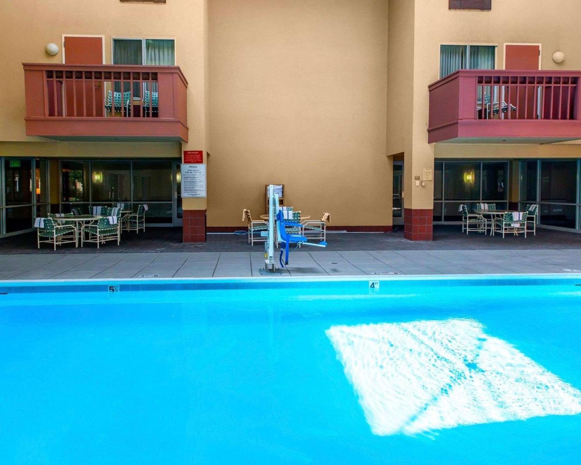 คลาเรียน โฮเทล แอนด์ คอนเฟอเรนซ์ เซนเตอร์ กรีลีย์ ดาวน์ทาวน์ Hotel ภายนอก รูปภาพ
