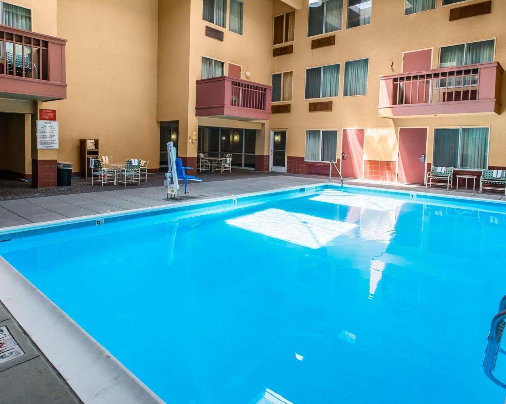 คลาเรียน โฮเทล แอนด์ คอนเฟอเรนซ์ เซนเตอร์ กรีลีย์ ดาวน์ทาวน์ Hotel ภายนอก รูปภาพ