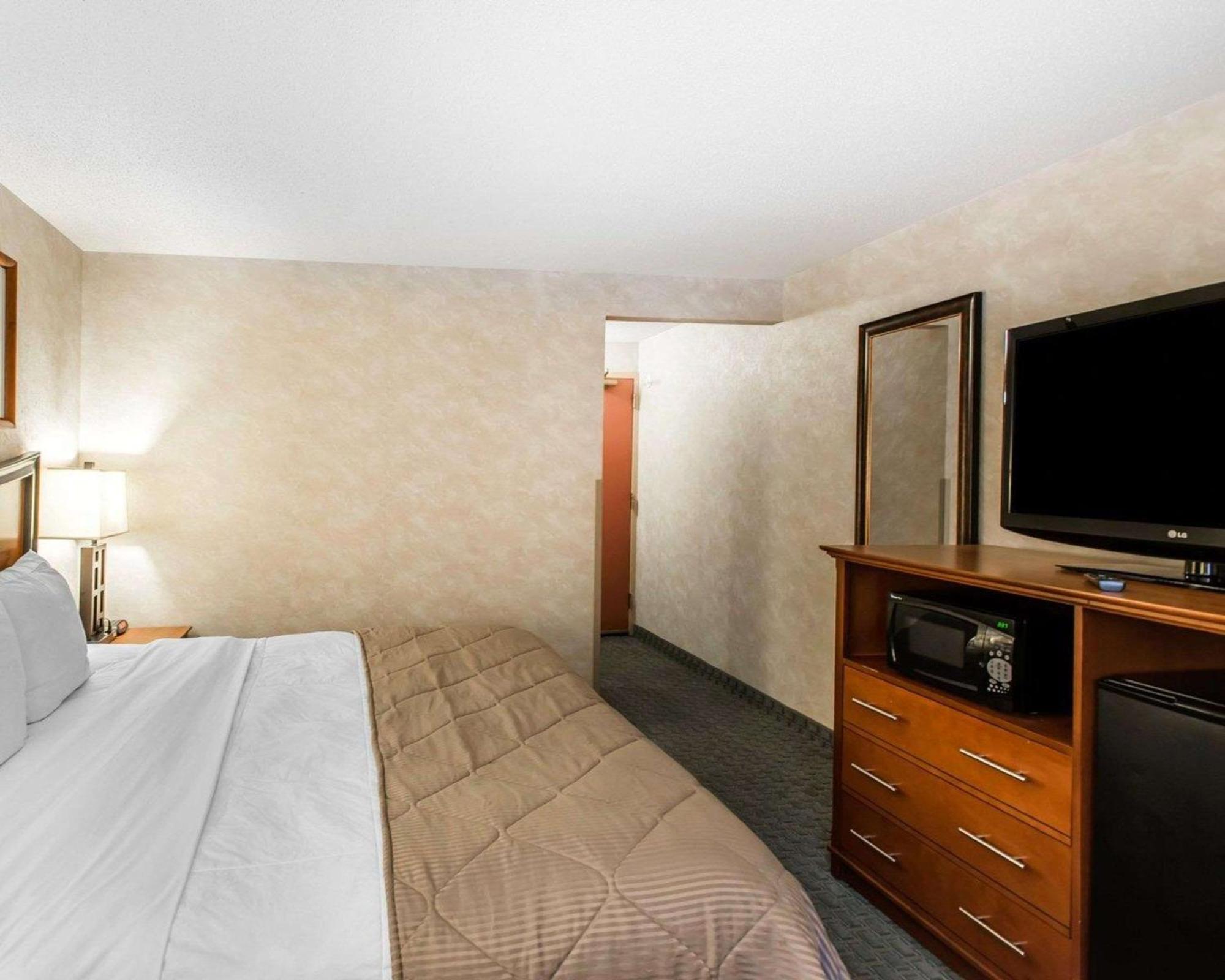 คลาเรียน โฮเทล แอนด์ คอนเฟอเรนซ์ เซนเตอร์ กรีลีย์ ดาวน์ทาวน์ Hotel ภายนอก รูปภาพ