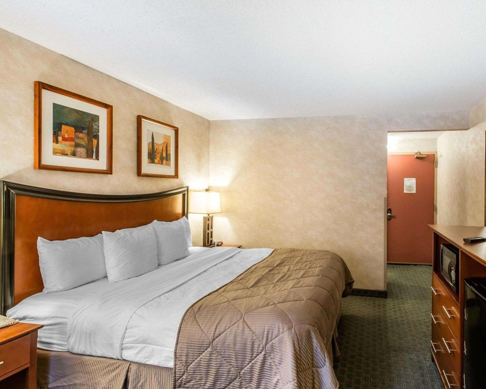 คลาเรียน โฮเทล แอนด์ คอนเฟอเรนซ์ เซนเตอร์ กรีลีย์ ดาวน์ทาวน์ Hotel ภายนอก รูปภาพ